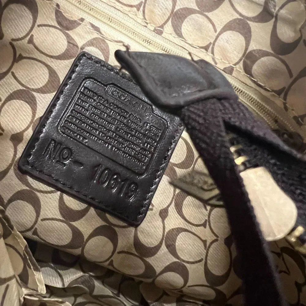 Coach Carly  Signatur Logo Shoulder Bag - Picture 6 of 6